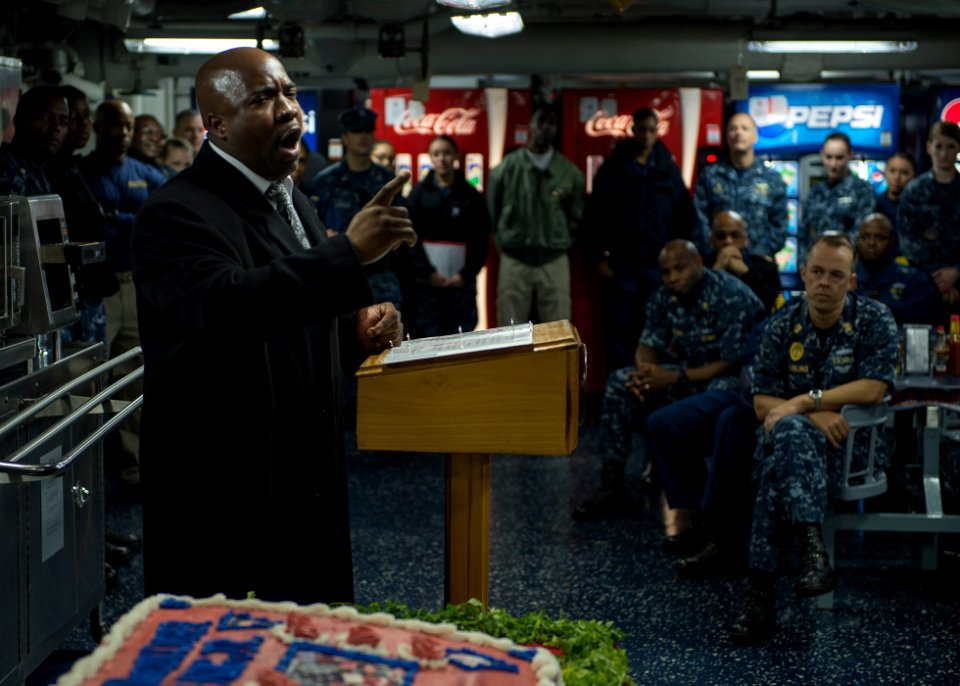 USS HARRY S. TRUMAN (CVN 75) 140119-N-IG780-096 (12044582633)