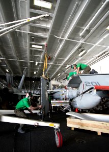 USS HARRY S. TRUMAN (CVN 75) 140206-N-IG780-074 (12359096133)