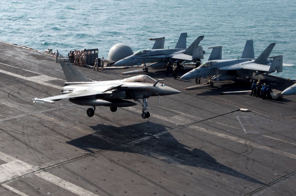 USS HARRY S. TRUMAN (CVN 75) 140113-N-ZG705-162 (11941907585)