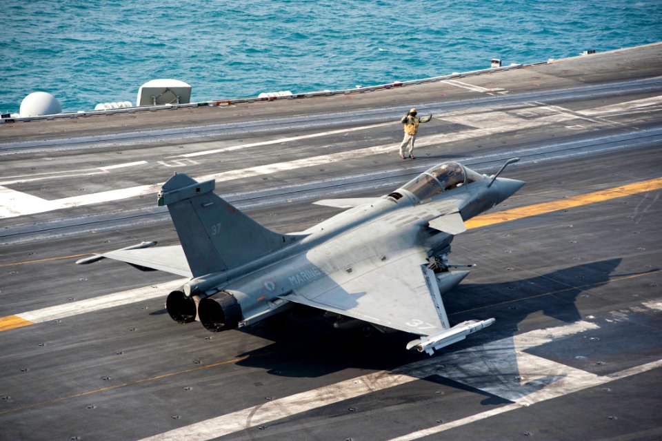 USS HARRY S. TRUMAN (CVN 75) 140113-N-ZG705-363 (11942171543)