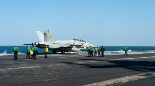 USS HARRY S. TRUMAN (CVN 75) 140207-N-XL102-022 (12380051865)