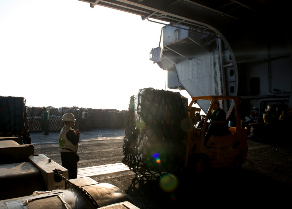 USS HARRY S. TRUMAN (CVN 75) 140205-N-IG780-165 (12337926614)
