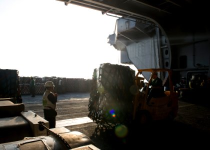 USS HARRY S. TRUMAN (CVN 75) 140205-N-IG780-165 (12337926614)