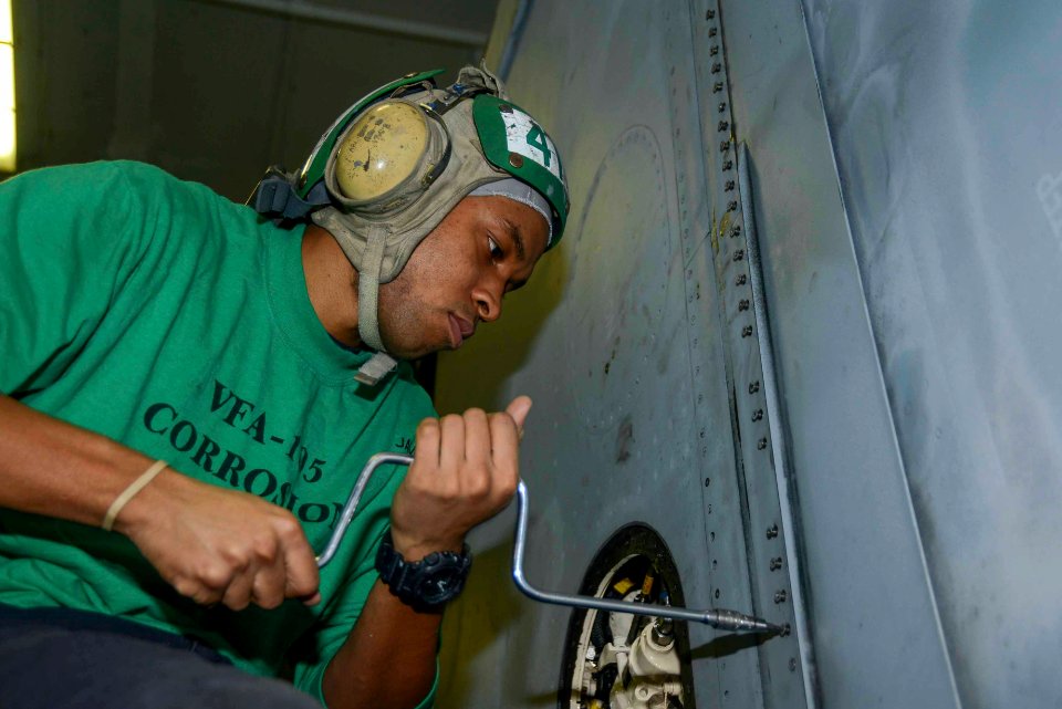 USS HARRY S. TRUMAN (CVN 75) 140118-N-XZ339-104 (12026549836)