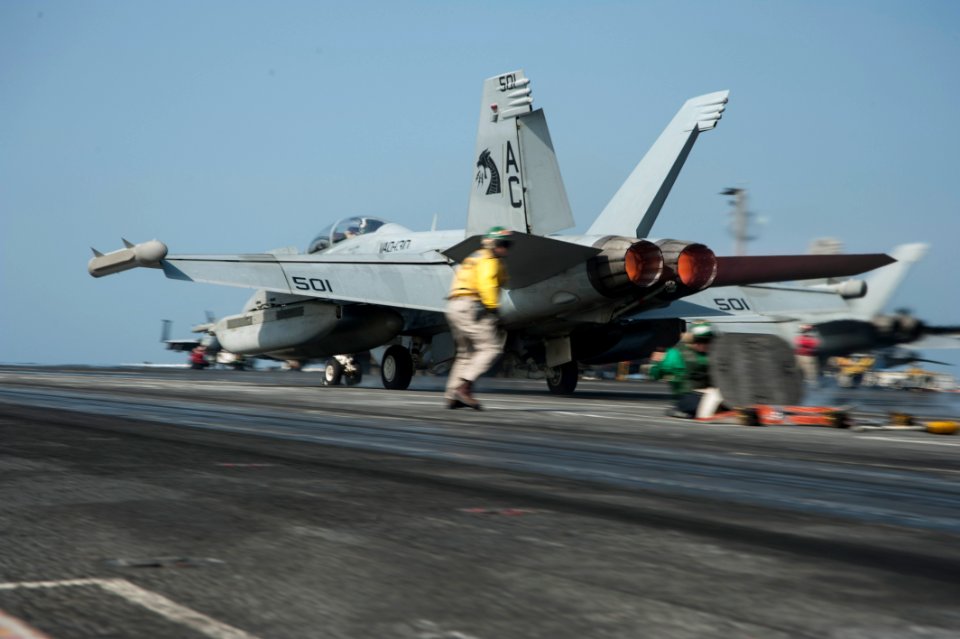USS HARRY S. TRUMAN (CVN 75) 140206-N-XL102-037 (12359093043)