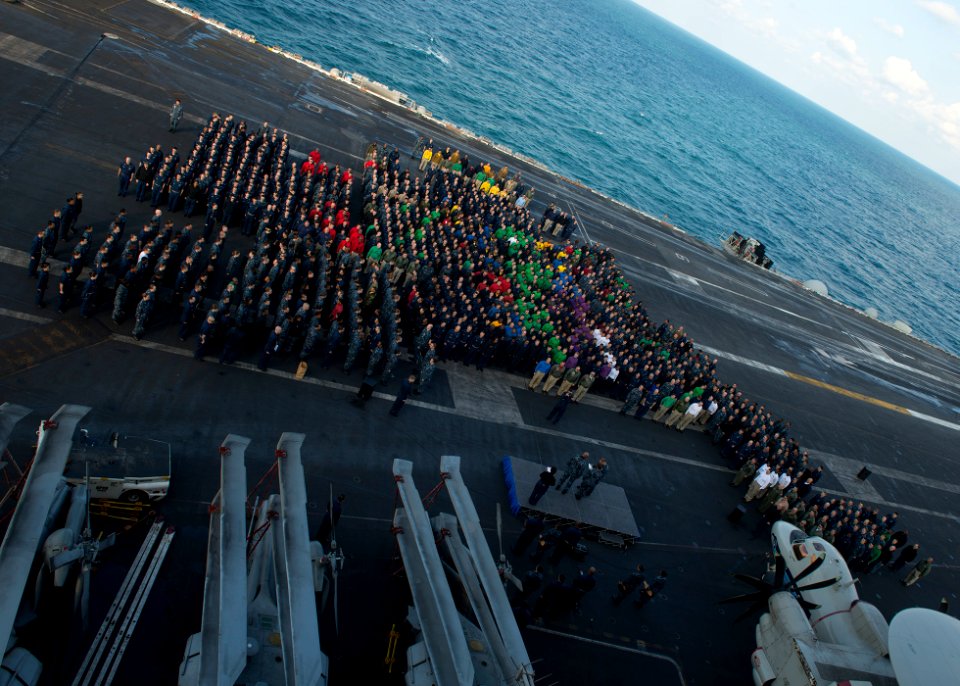 USS HARRY S. TRUMAN (CVN 75) 140119-N-IG780-025 (12045139176)