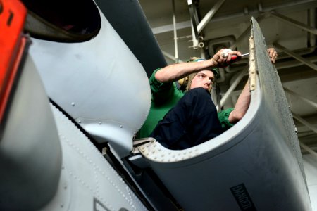 USS HARRY S. TRUMAN (CVN 75) 140204-N-CC806-019 (12315564253)