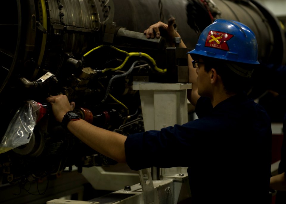 USS HARRY S. TRUMAN (CVN 75) 140126-N-IG780-029 (12166723145)