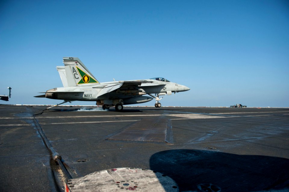 USS HARRY S. TRUMAN (CVN 75) 140128-N-XL102-132 (12201158795)