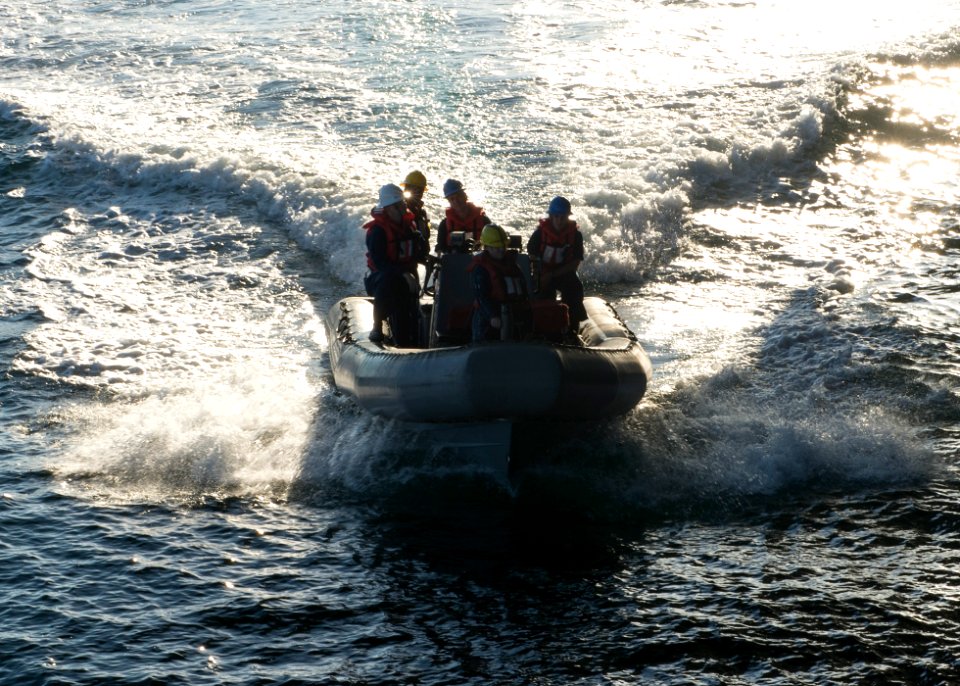 USS HARRY S. TRUMAN (CVN 75) 140210-N-IG780-201 (12451082505)
