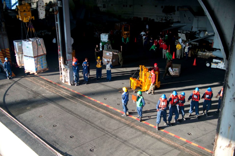 USS HARRY S. TRUMAN (CVN 75) 140129-N-ZG705-340 (12221138385)