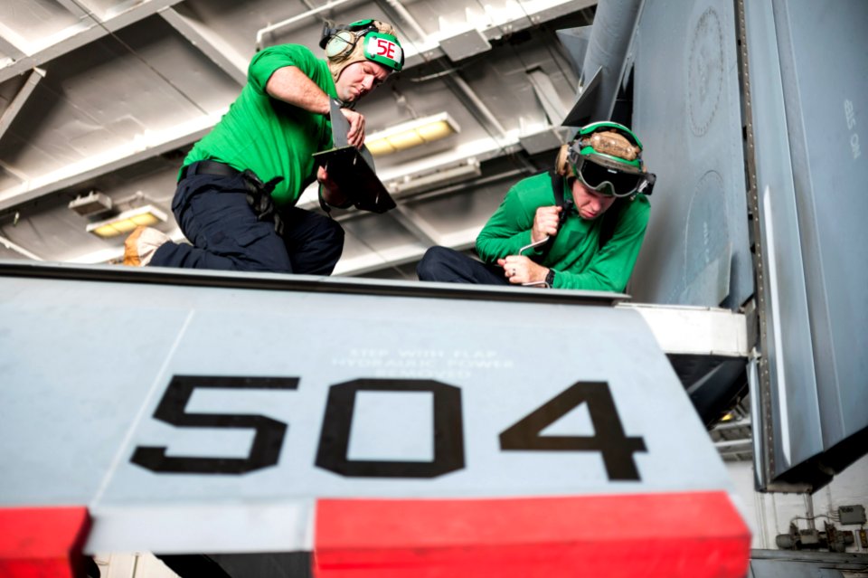 USS HARRY S. TRUMAN (CVN 75) 140203-N-ZG705-066 (12301381324)