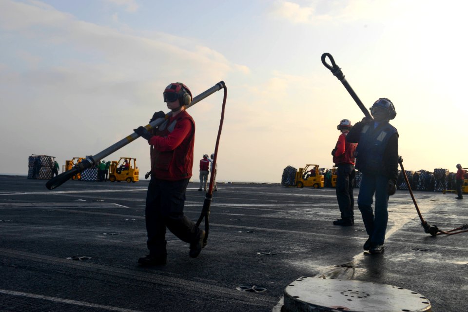 USS HARRY S. TRUMAN (CVN 75) 140205-N-CC806-074 (12337484735)