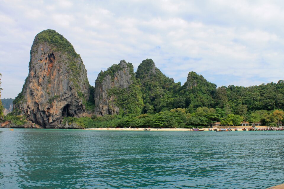 Sea water ship