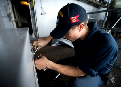USS HARRY S. TRUMAN (CVN 75) 140206-N-IG780-069 (12359370054)
