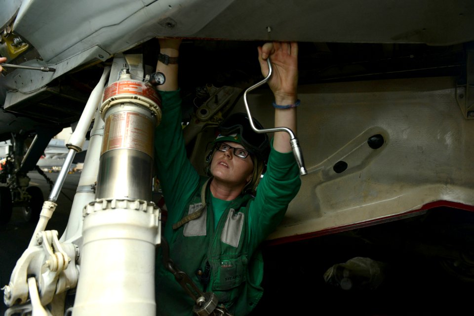 USS HARRY S. TRUMAN (CVN 75) 140315-N-CC806-013 (13189302985)