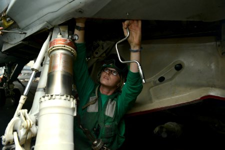 USS HARRY S. TRUMAN (CVN 75) 140315-N-CC806-013 (13189302985)
