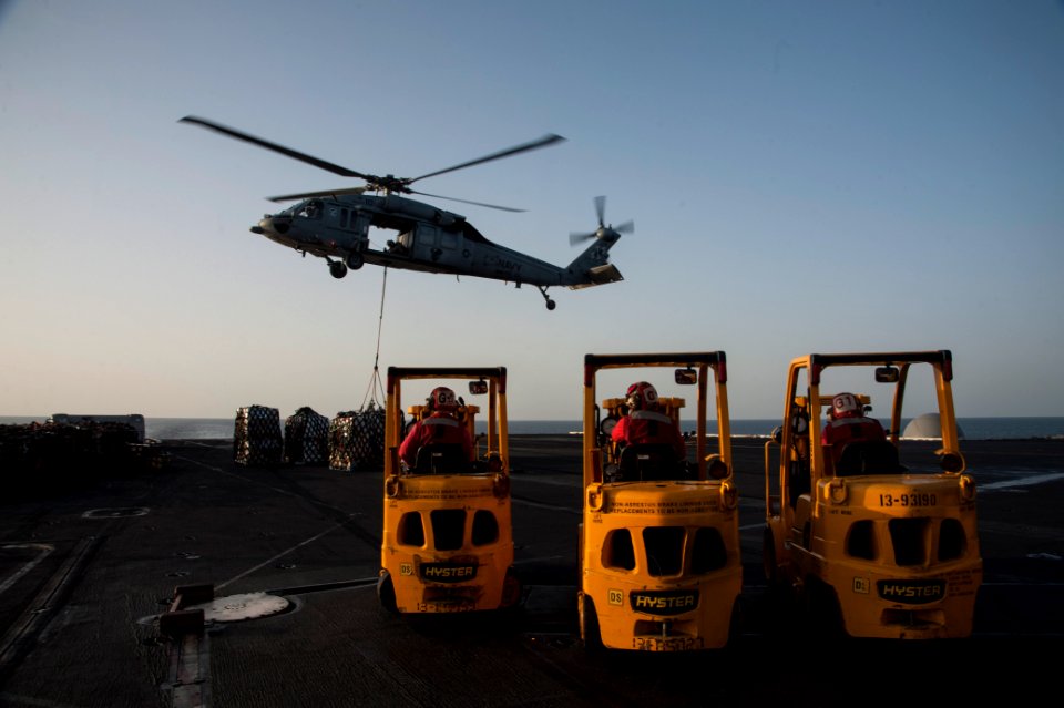 USS HARRY S. TRUMAN (CVN 75) 140219-N-RY581-018 (12650286534)