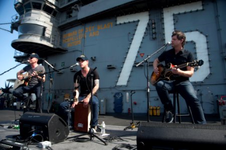 USS HARRY S. TRUMAN (CVN 75) 140209-N-RY581-047 (12428736073)