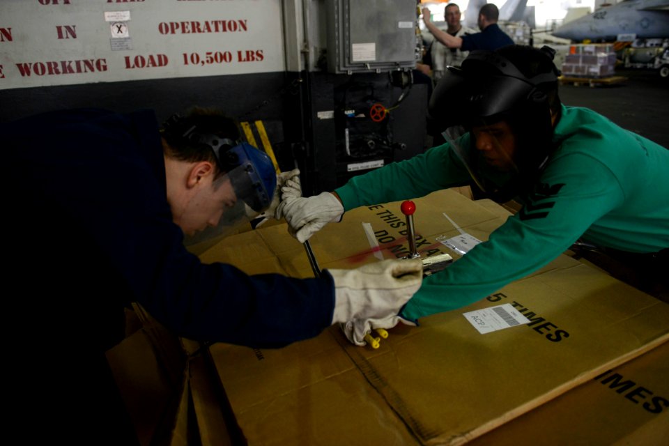 USS HARRY S. TRUMAN (CVN 75) 140219-N-CC806-108 (12649805835)