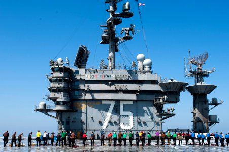 USS HARRY S. TRUMAN (CVN 75) 140309-N-VE959-147 (13058794995)