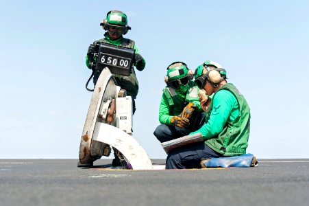 USS HARRY S. TRUMAN (CVN 75) 140219-N-ZG705-457 (12649775875)
