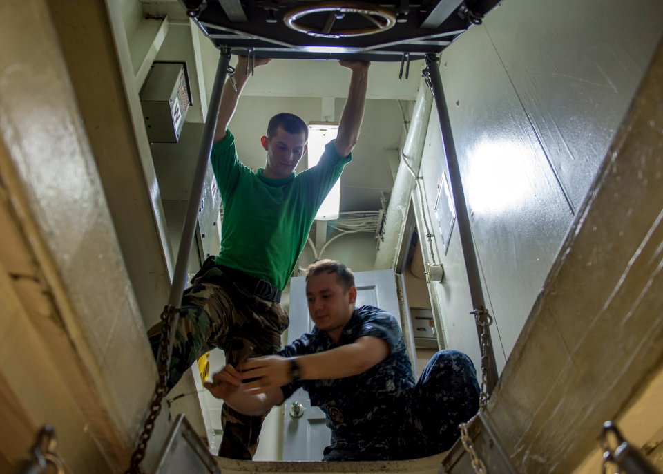 USS HARRY S. TRUMAN (CVN 75) 140218-N-IG780-039 (12634545625)