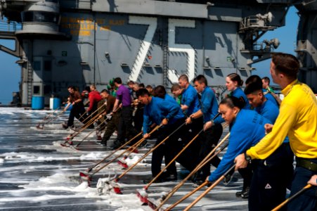 USS HARRY S. TRUMAN (CVN 75) 140309-N-VE959-078 (13058797235)