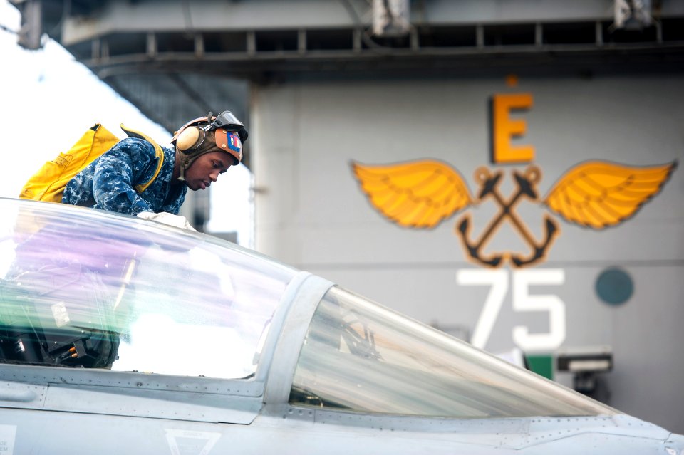 USS HARRY S. TRUMAN (CVN 75) 140302-N-ZG705-034 (12897301863)