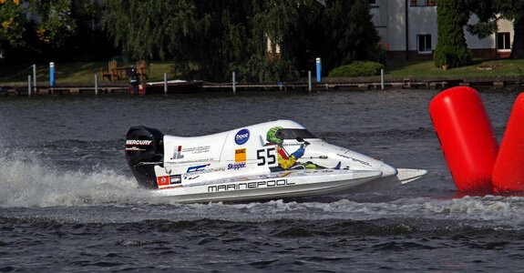Motor boat race hurry race