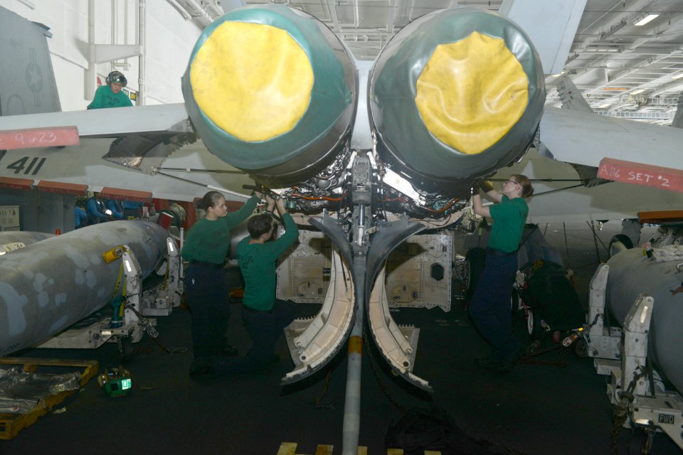 USS HARRY S. TRUMAN (CVN 75) 140312-N-CC806-040 (13120646113)