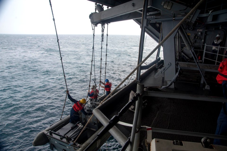 USS HARRY S. TRUMAN (CVN 75) 140316-N-RY581-043 (13212638683)