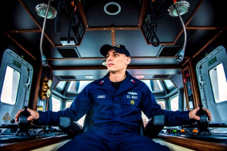 USS Hawaii operations 150205-N-TG831-154