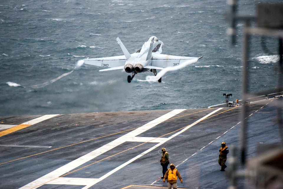 USS Harry S. Truman flight deck operations 140924-N-NU281-661