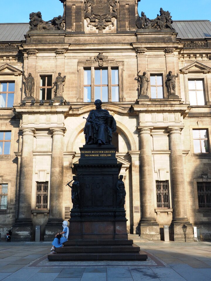 Dresden schloßplatz places of interest