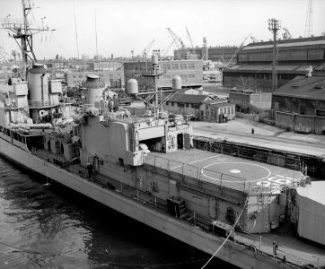 USS Harwood (DD-861) at the New York Naval Shipyard, circa in late 1961 (24746581) photo