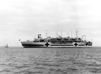 USS Haven (AH-12) at anchor at Inchon, Korea, on 15 December 1950 (NH 98794)