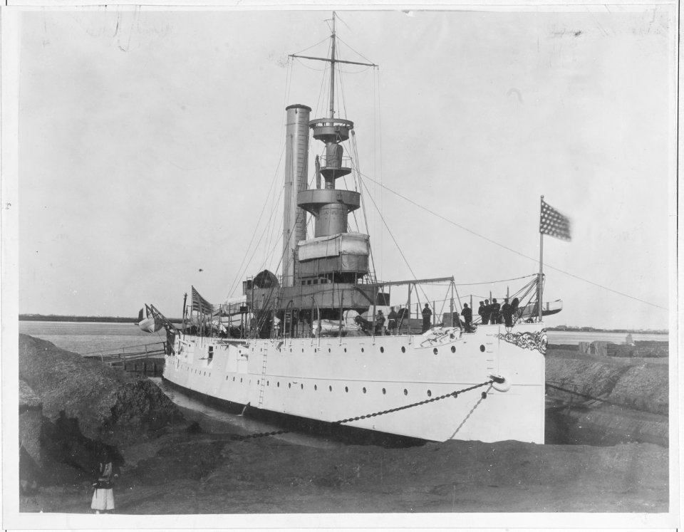 USS Helena (PG-9) in mud dock - NH 135