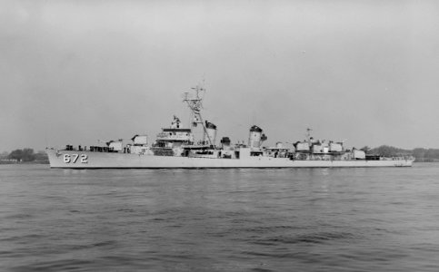 USS Healy (DD-672) underway on 26 September 1952