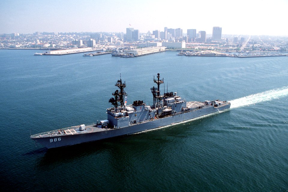 USS Harry W. Hill (DD-986) underway off San Diego in December 1984