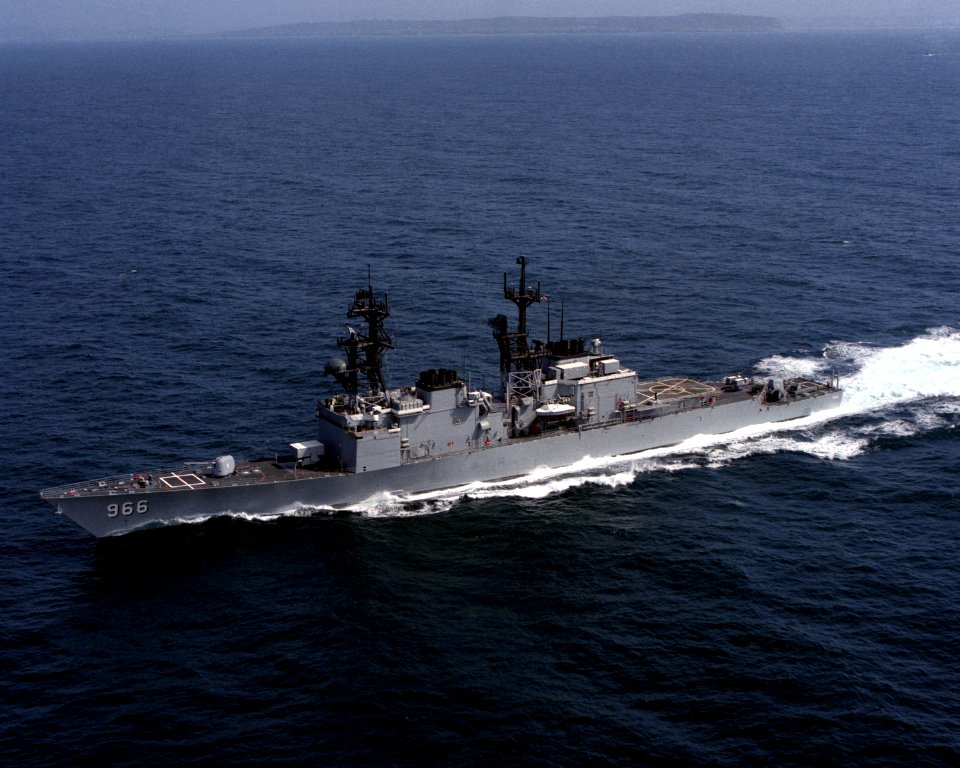 USS Hewitt (DD-966) elevated port view 1986