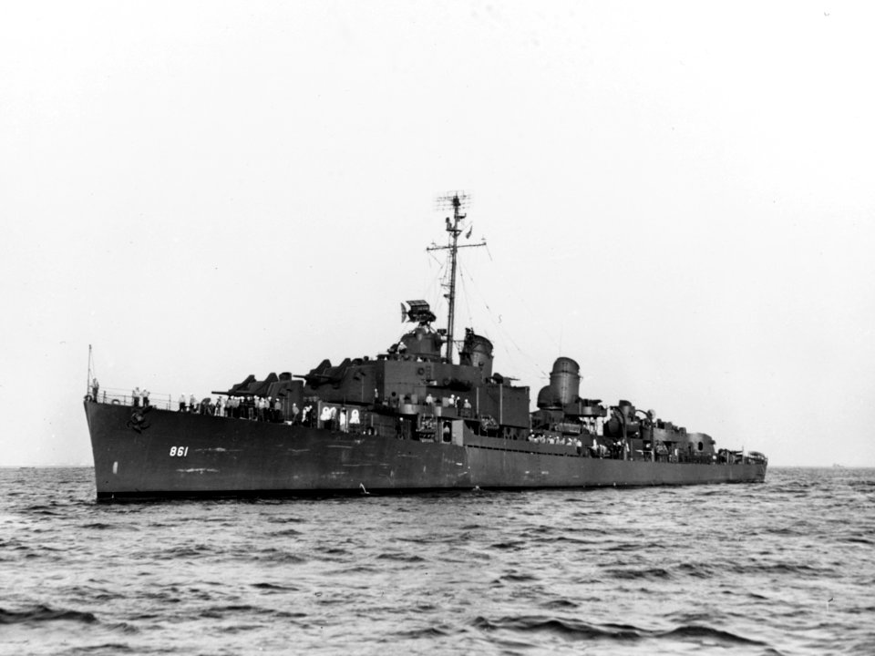USS Harwood (DD-861) at sea in 1945