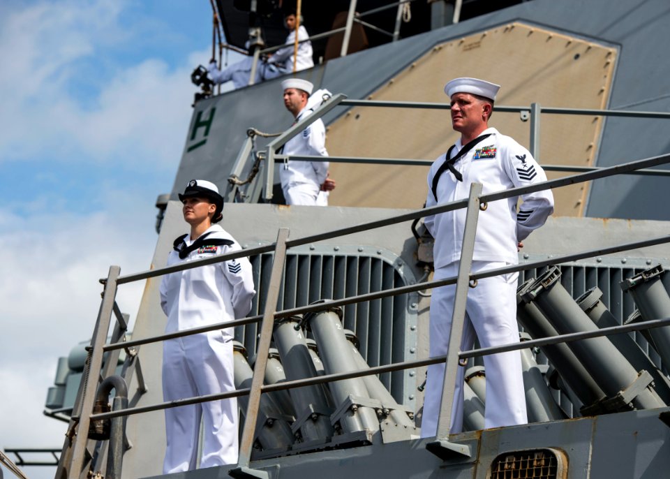 USS Higgins arrives in Nagoya 130904-N-IY633-111