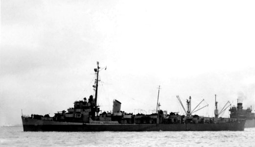 USS Herbert C. Jones (DE-137) underway off New York City (USA) on 22 March 1945 (19-N-80964)