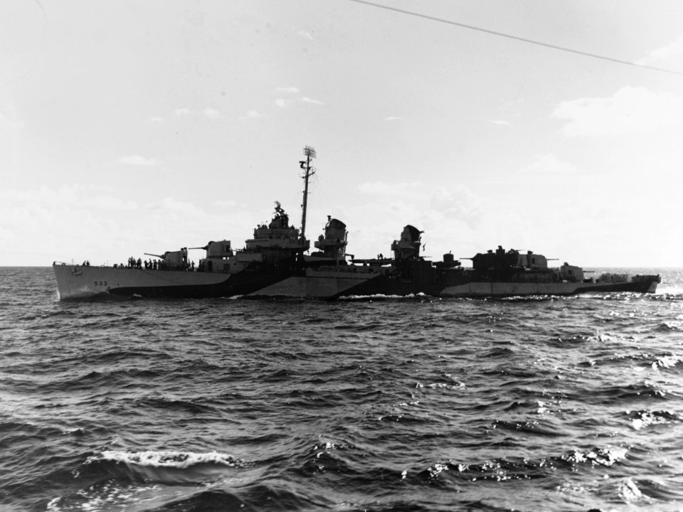 USS Hoel (DD-533) at sea, 10 August 1944