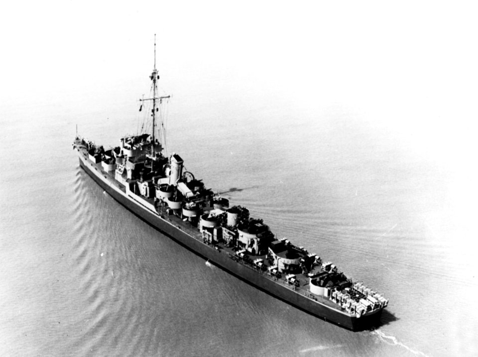 USS Hayter (DE-212) off the Charleston Naval Shipyard, South Carolina (USA), 19 May 1944 (NH 91554)
