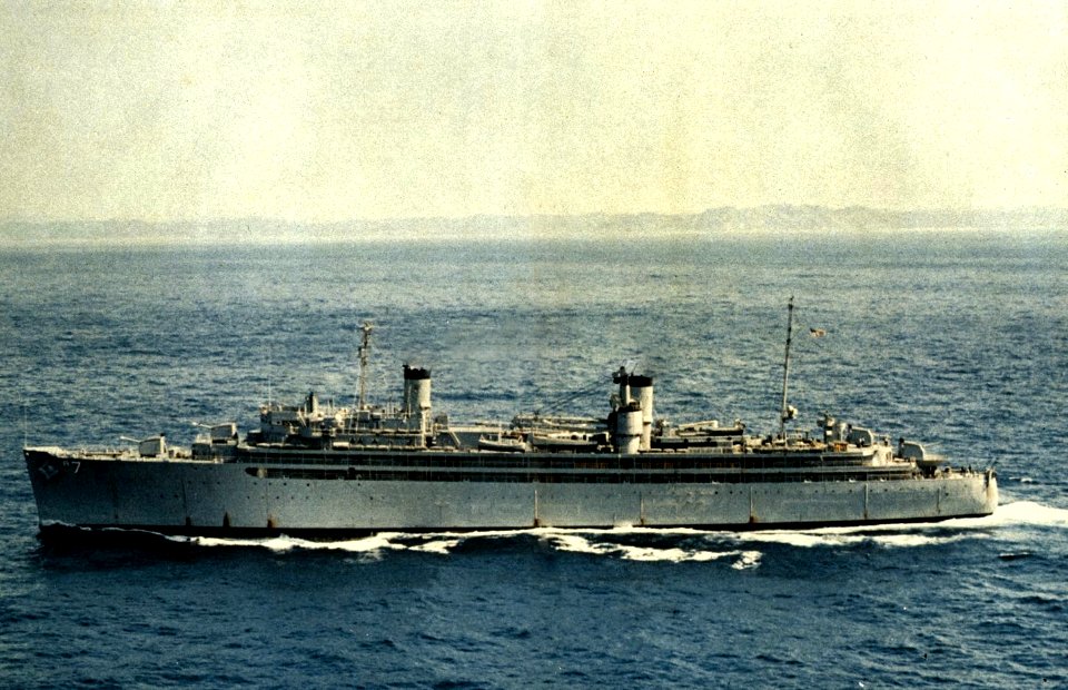 USS Hector (AR-7) underway at sea, in 1972