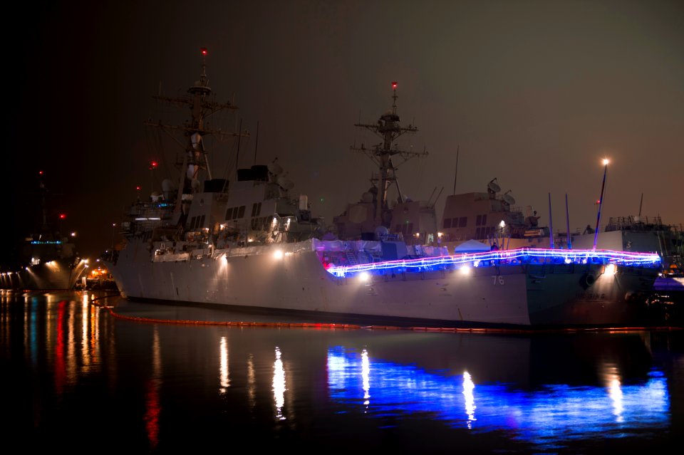 USS Higgins 121204-N-PB383-510