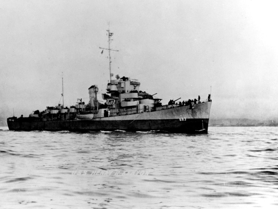 USS Henry R. Kenyon (DE-683) underway off San Diego on 17 December 1945 (NH 79815)