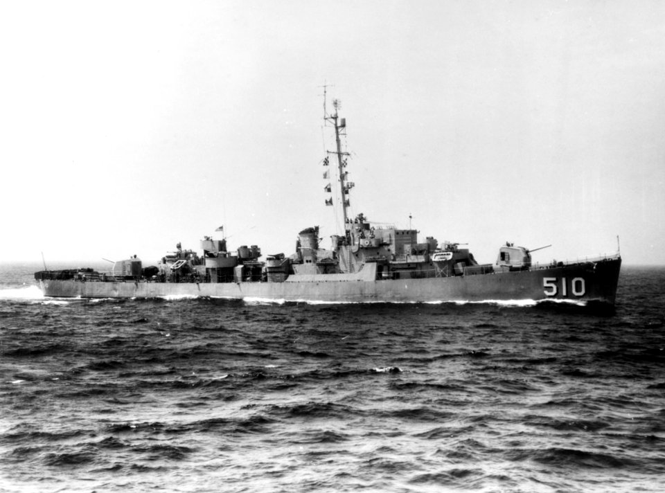 USS Heyliger (DE-510) underway off Newport, Rhode Island (USA), on 29 July 1953 (80-G-625697)